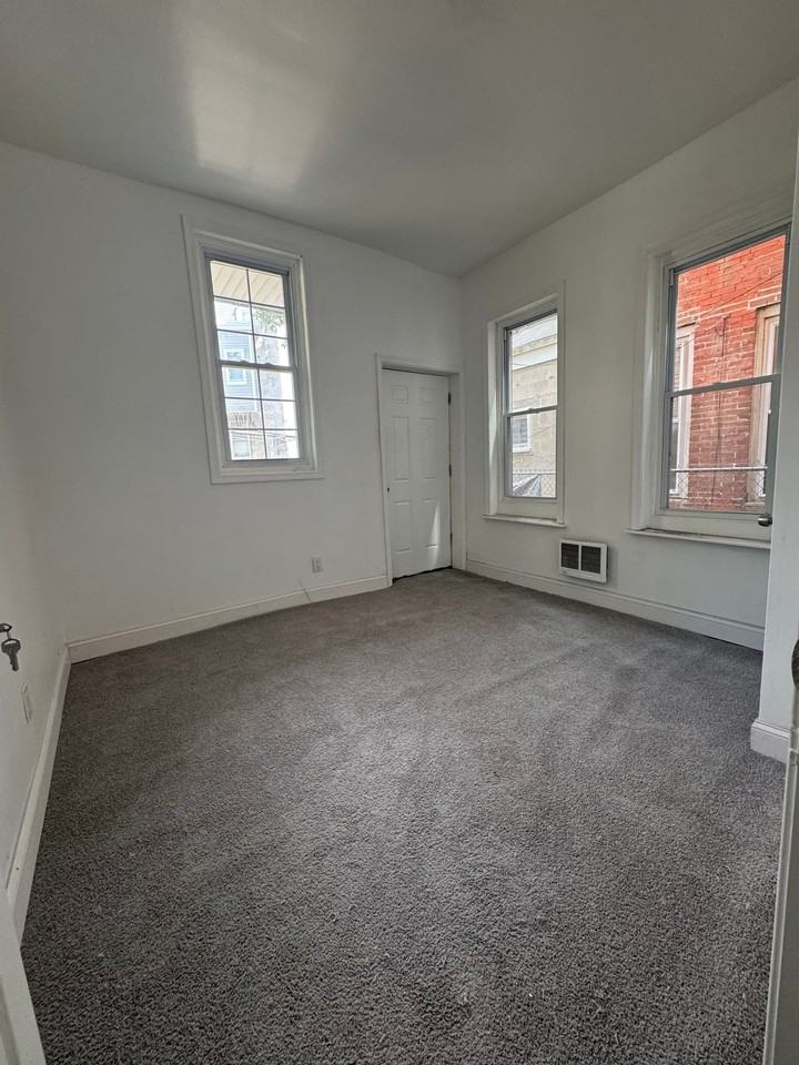 4133 Pennsgrove St - Photo 2 of 9