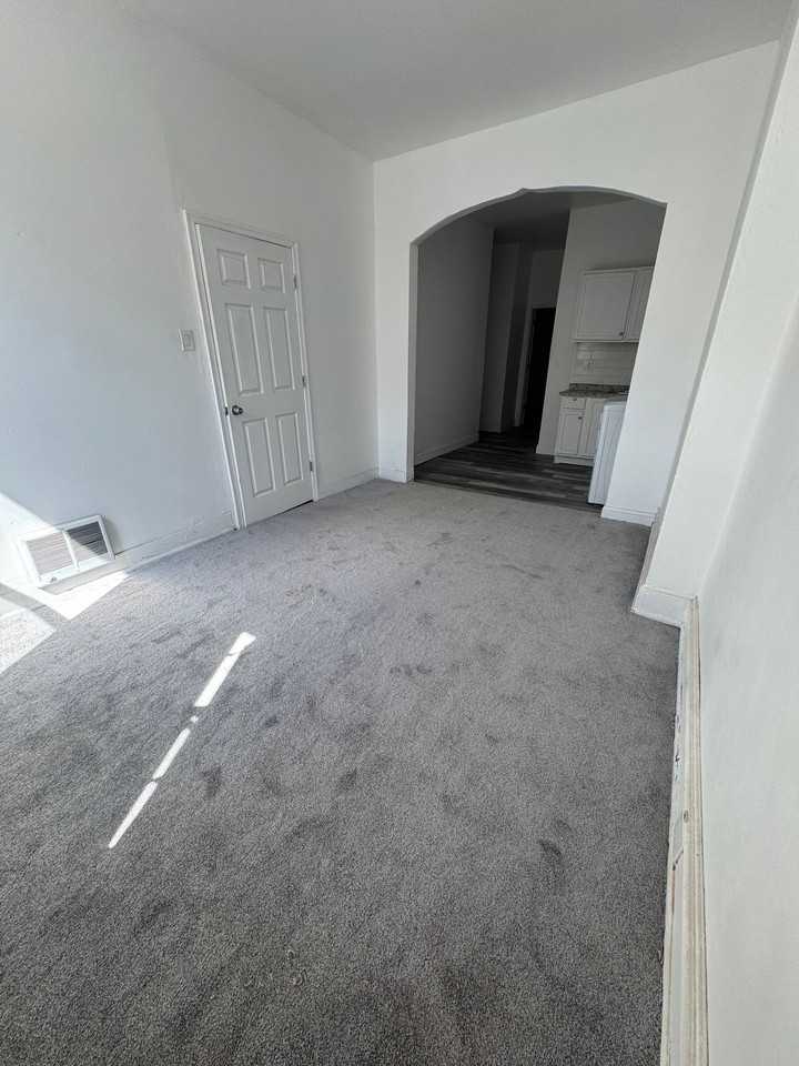 4133 Pennsgrove St - Photo 3 of 9