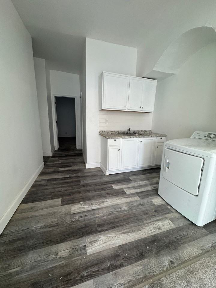 4133 Pennsgrove St - Photo 4 of 9