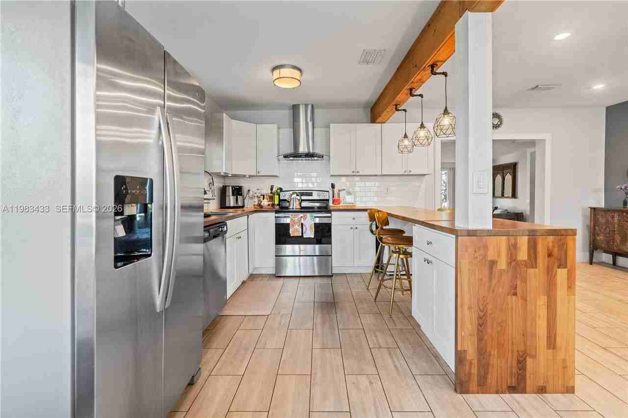 2447 Wilson St - Photo 2 of 22