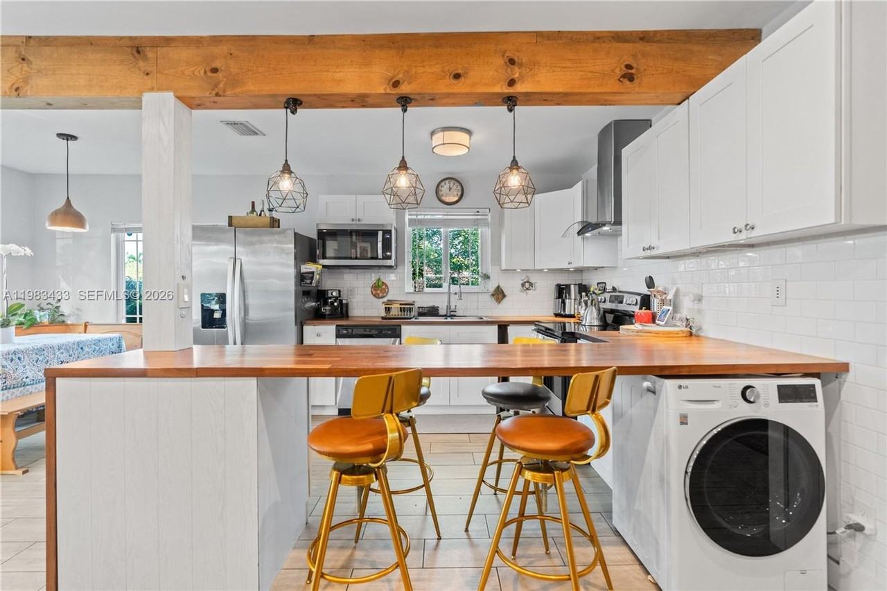 2447 Wilson St - Photo 4 of 22