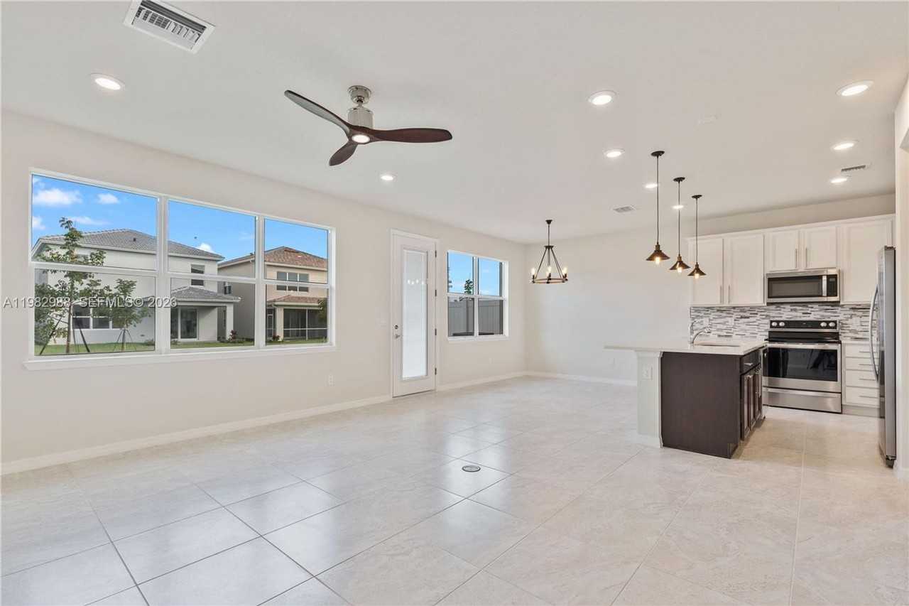 1455 Silk Oak Dr - Photo 4 of 11