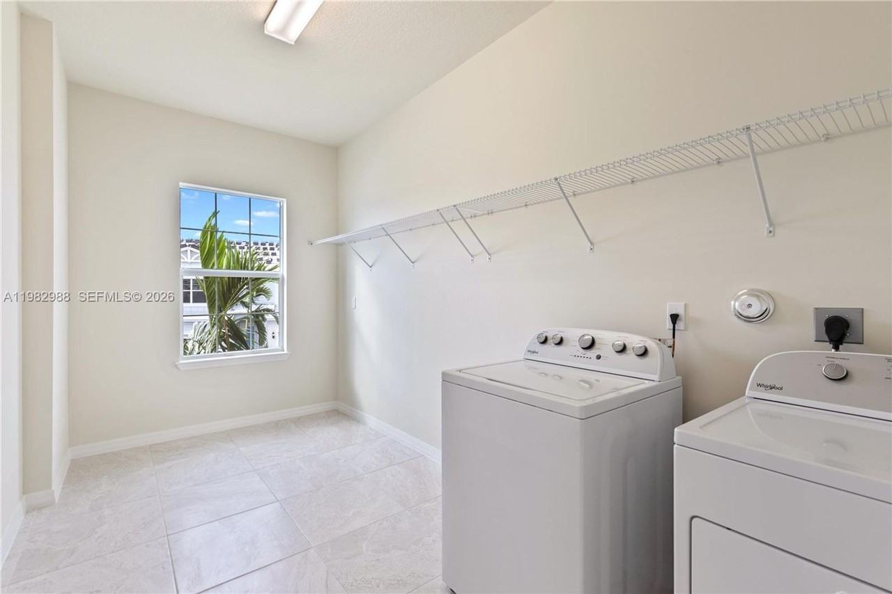 1455 Silk Oak Dr - Photo 7 of 11