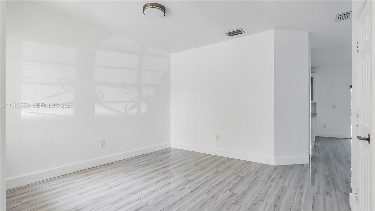 4991 Sw 135th Ave - Photo 5 of 22