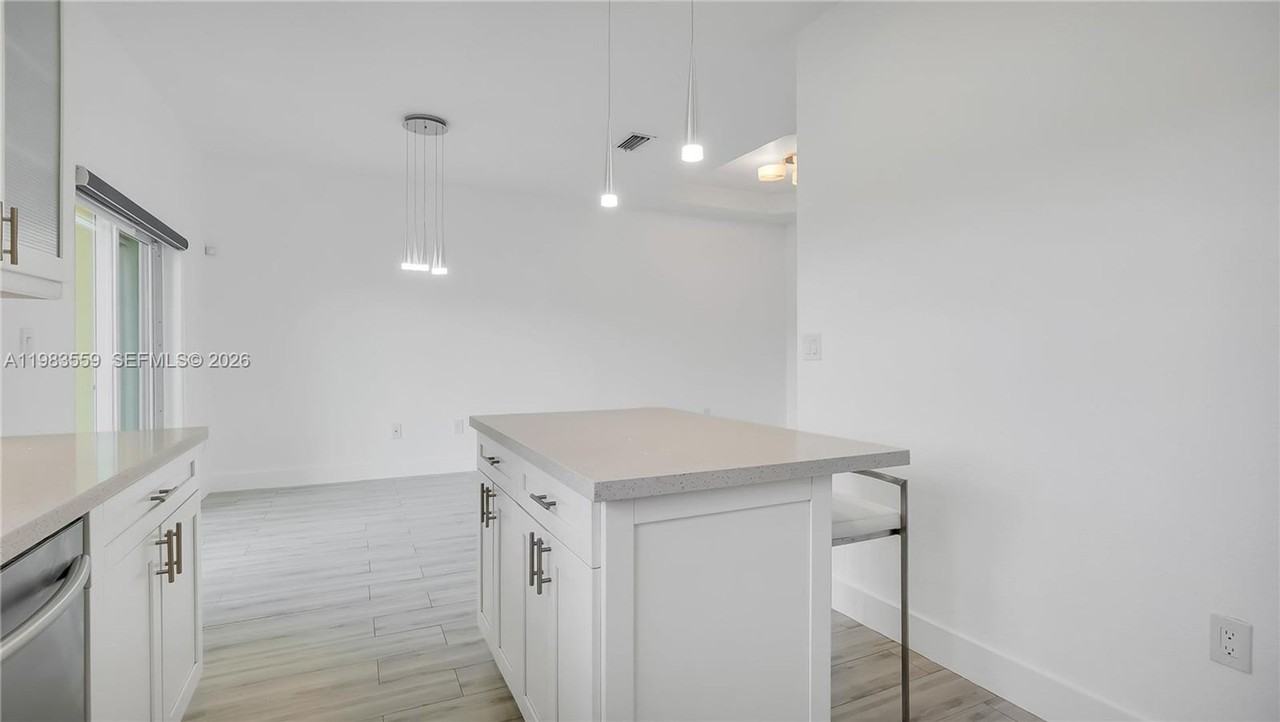 4991 Sw 135th Ave - Photo 6 of 22