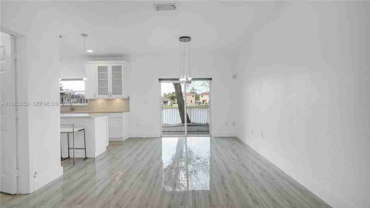 4991 Sw 135th Ave - Photo 7 of 22