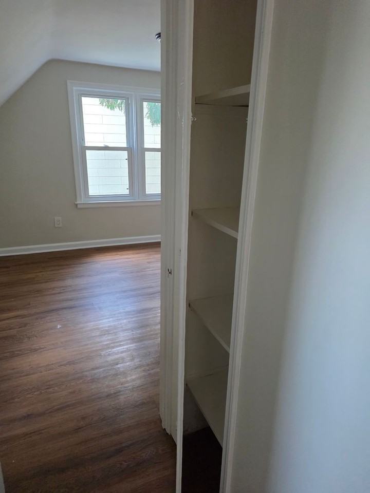 158 Parkway Dr - Photo 4 of 22