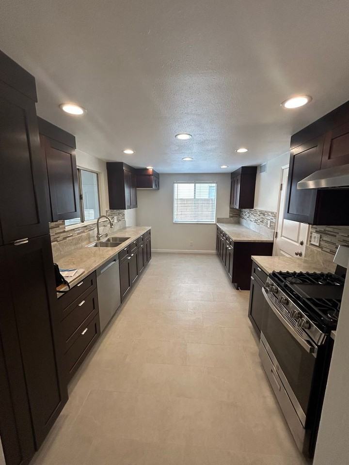 852 Glenwick Ave - Photo 2 of 11