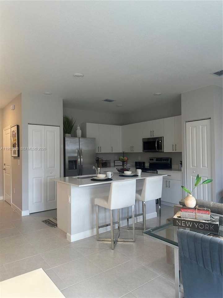 11883 Nw 47th Mnr - Photo 3 of 17
