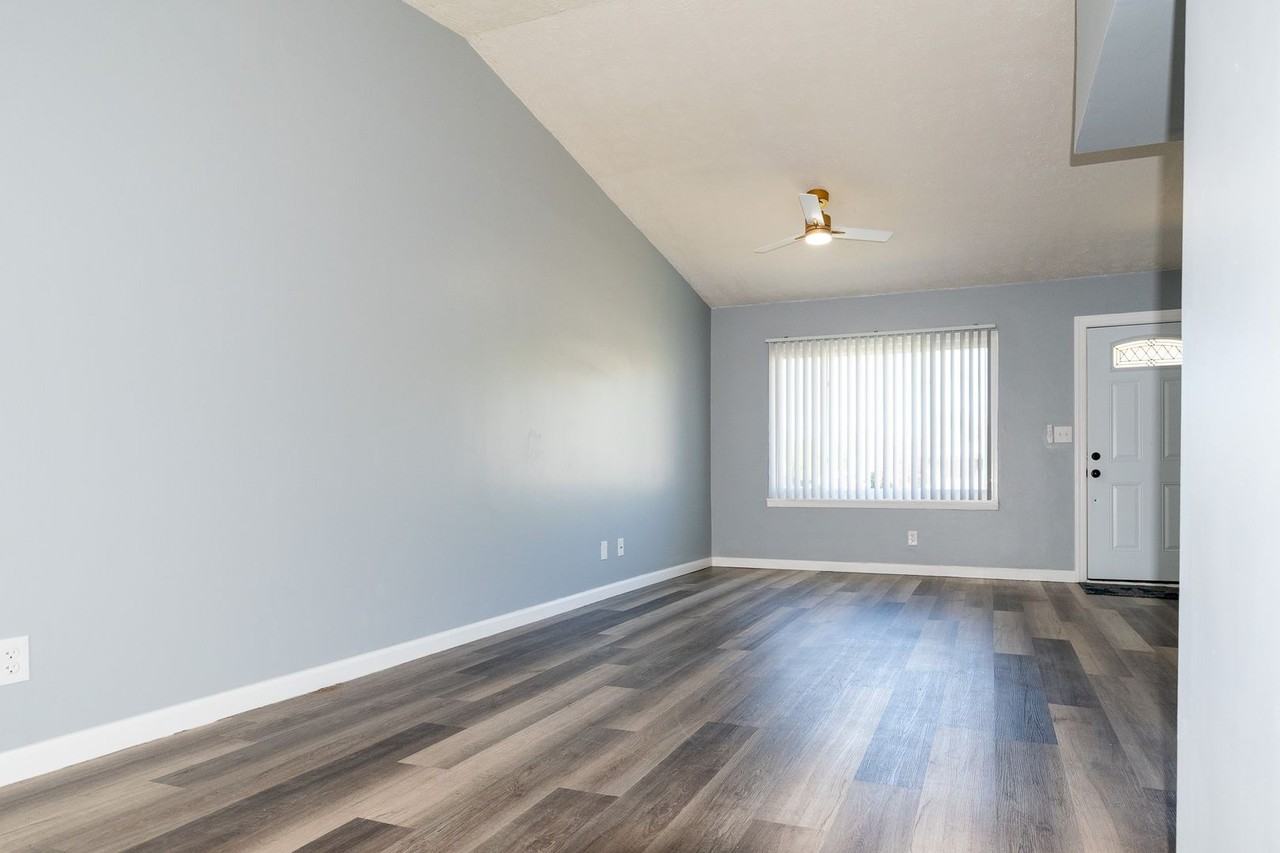 8918 Elmcreek Dr - Photo 5 of 21