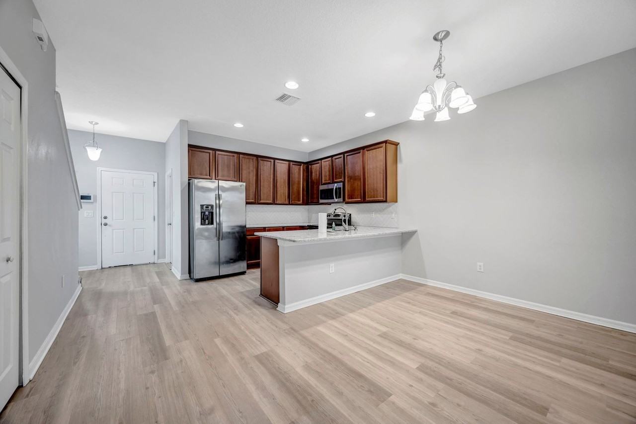 6705 Holly Heath Dr - Photo 6 of 50