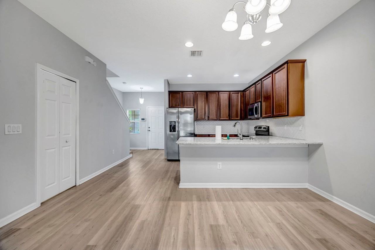 6705 Holly Heath Dr - Photo 7 of 50