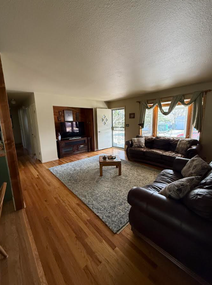 2914 Saratoga Rd - Photo 2 of 17