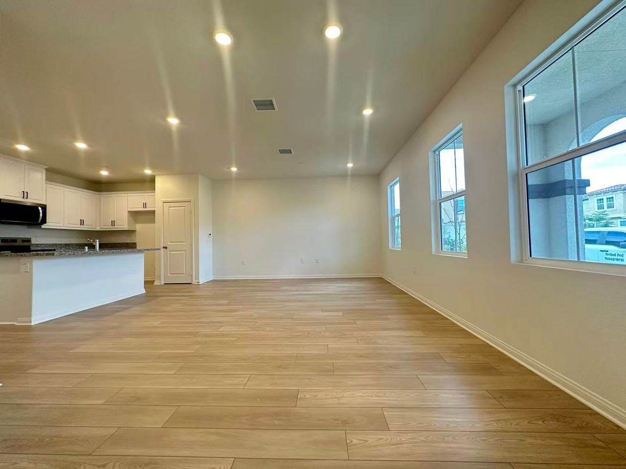 8536 Midway Ln - Photo 5 of 21