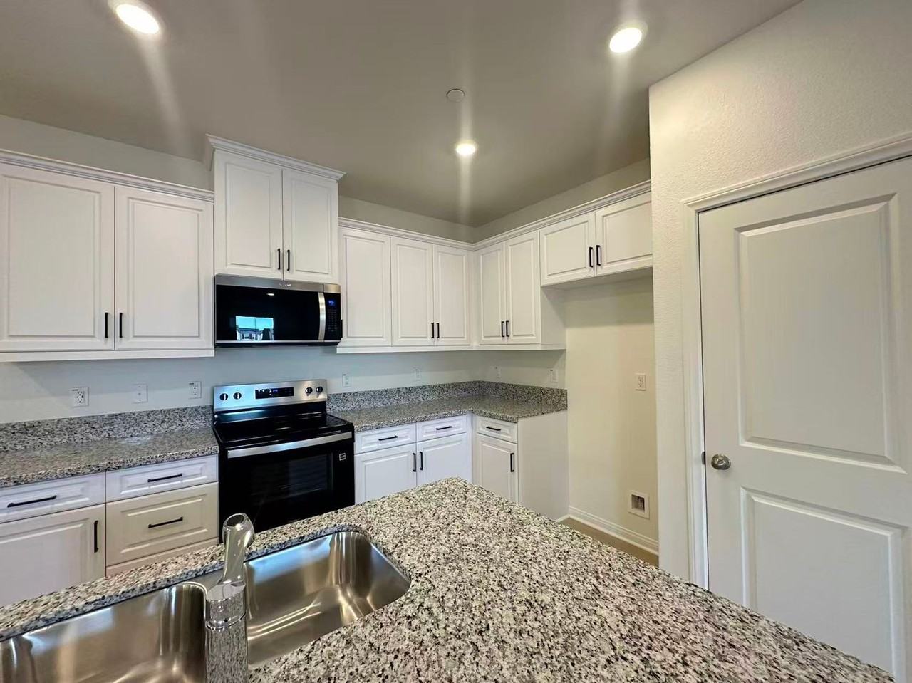 8536 Midway Ln - Photo 7 of 21