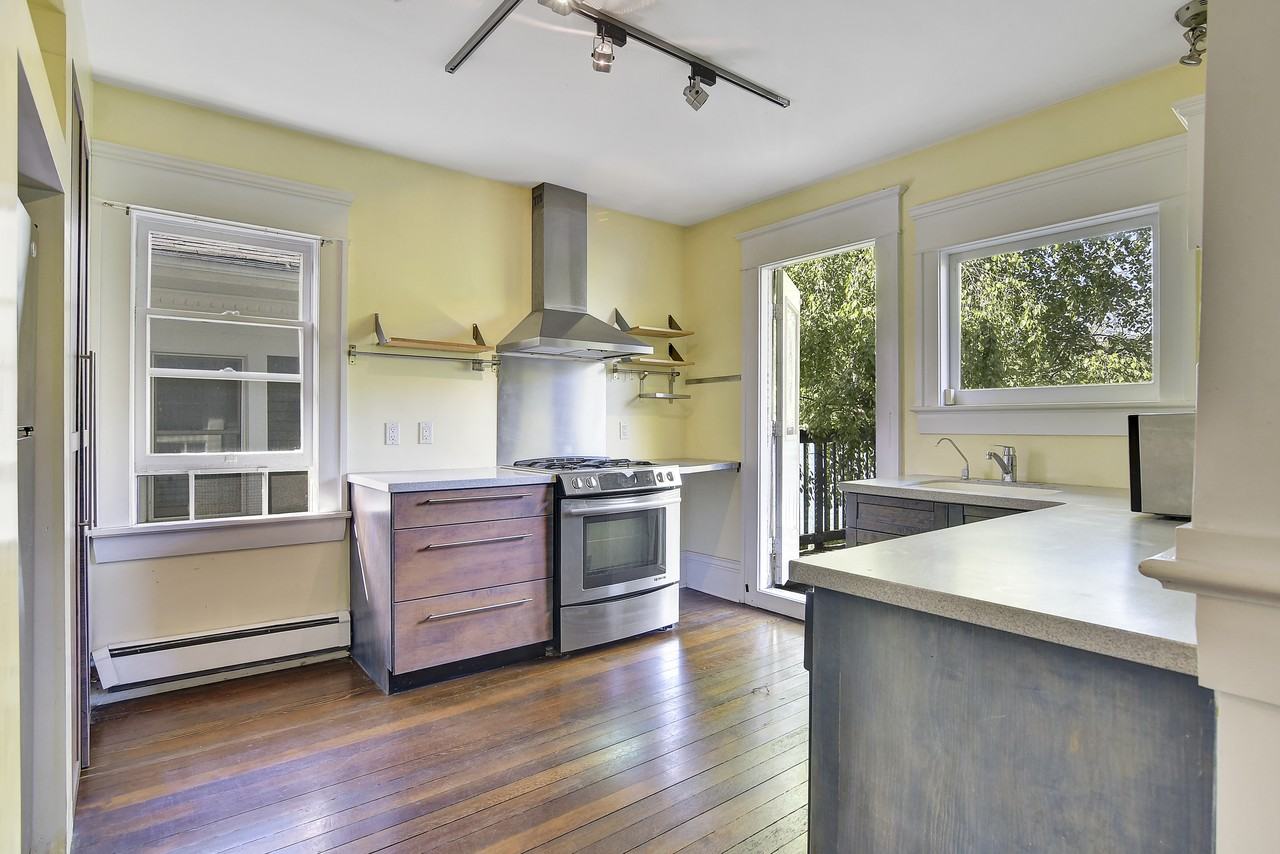 1517 Comox Street - Photo 6