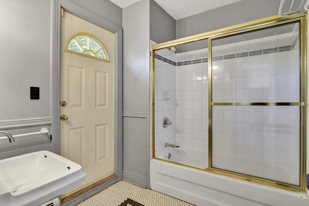1517 Comox Street - Photo 10