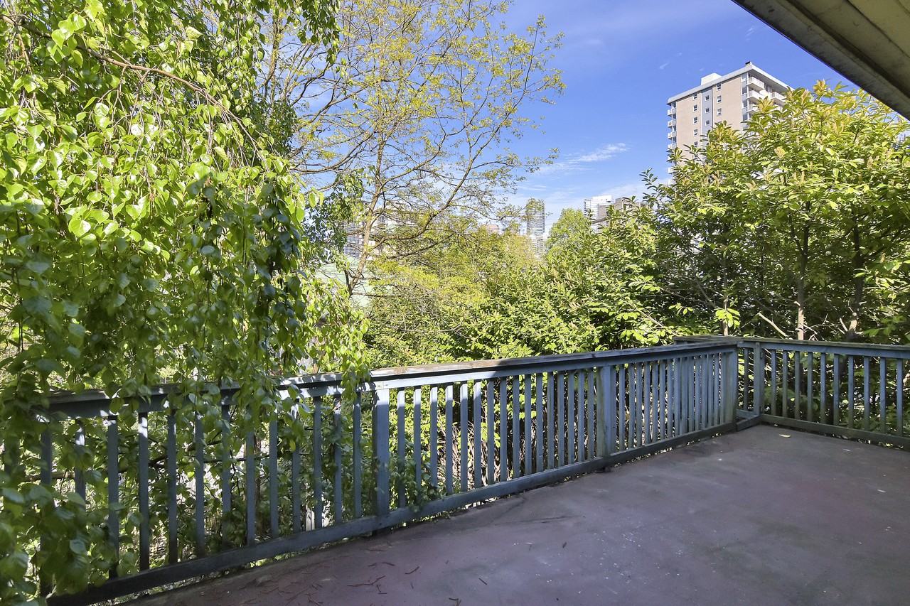1517 Comox Street - Photo 11