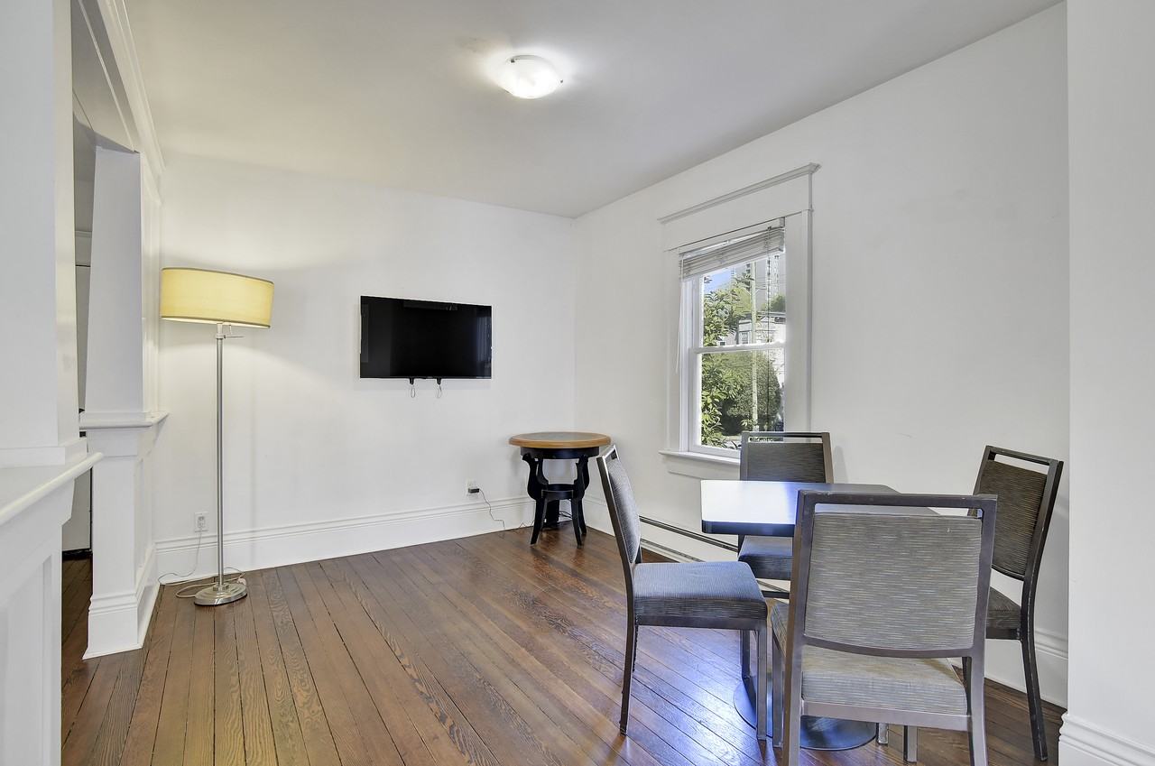 1517 Comox Street - Photo 2