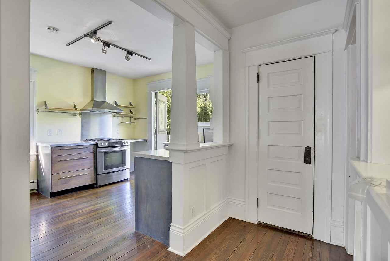 1517 Comox Street - Photo 16