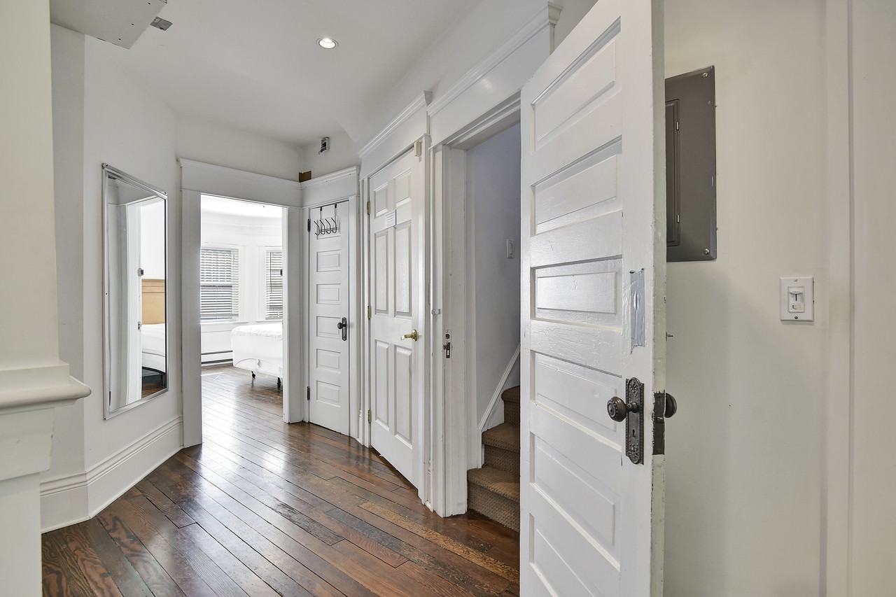 1517 Comox Street - Photo 17