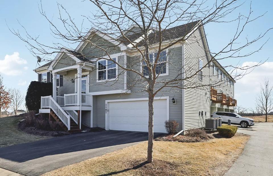 1147 Piccolo Ln - Photo 2 of 24