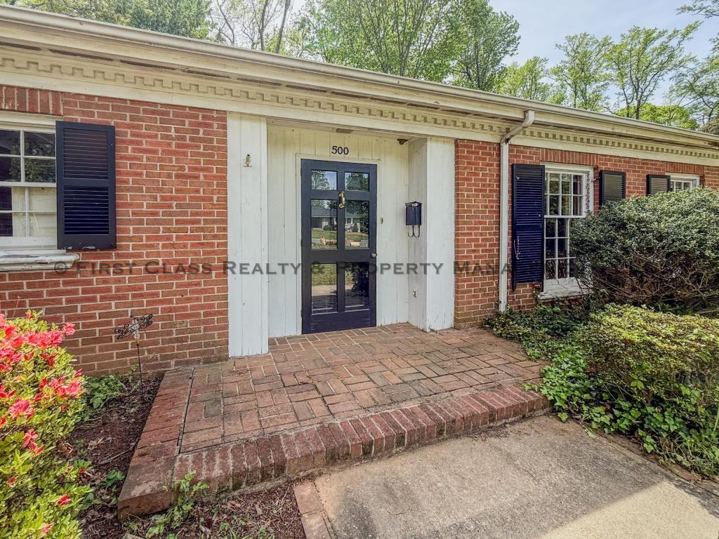 500 Ashworth Rd - Photo 3 of 50