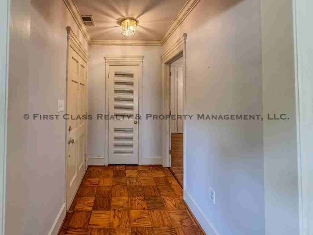 500 Ashworth Rd - Photo 5 of 50