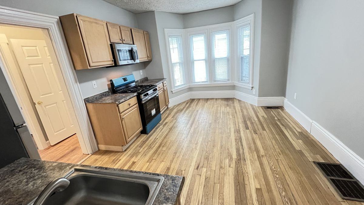 31 Ridgeway St - Photo 3 of 15
