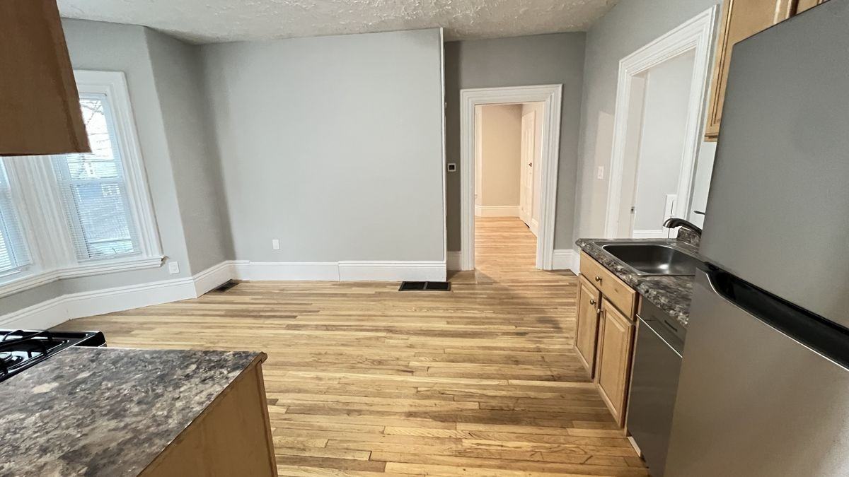 31 Ridgeway St - Photo 4 of 15