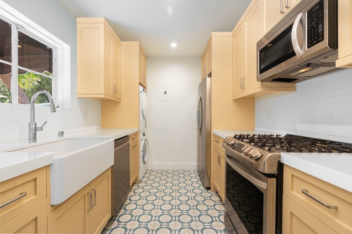 5161 Village Grn - Photo 2 of 9