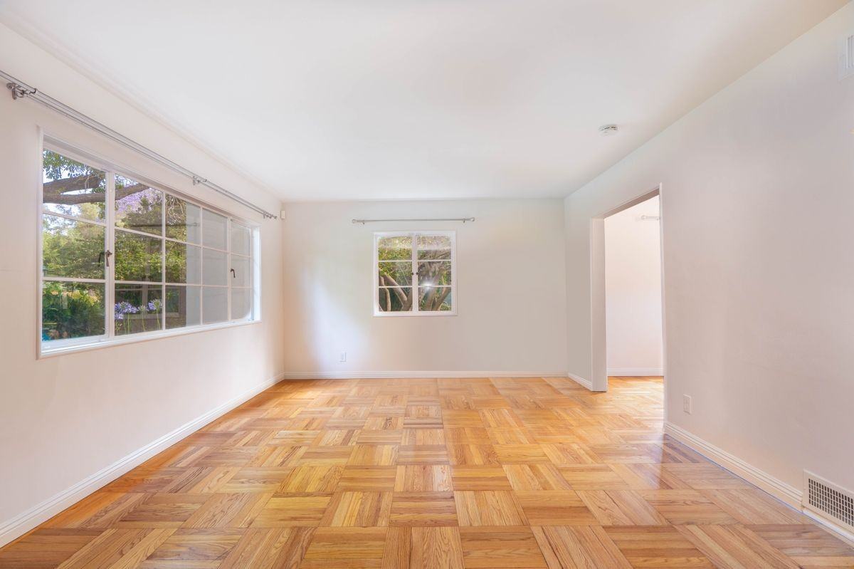 5161 Village Grn - Photo 3 of 9