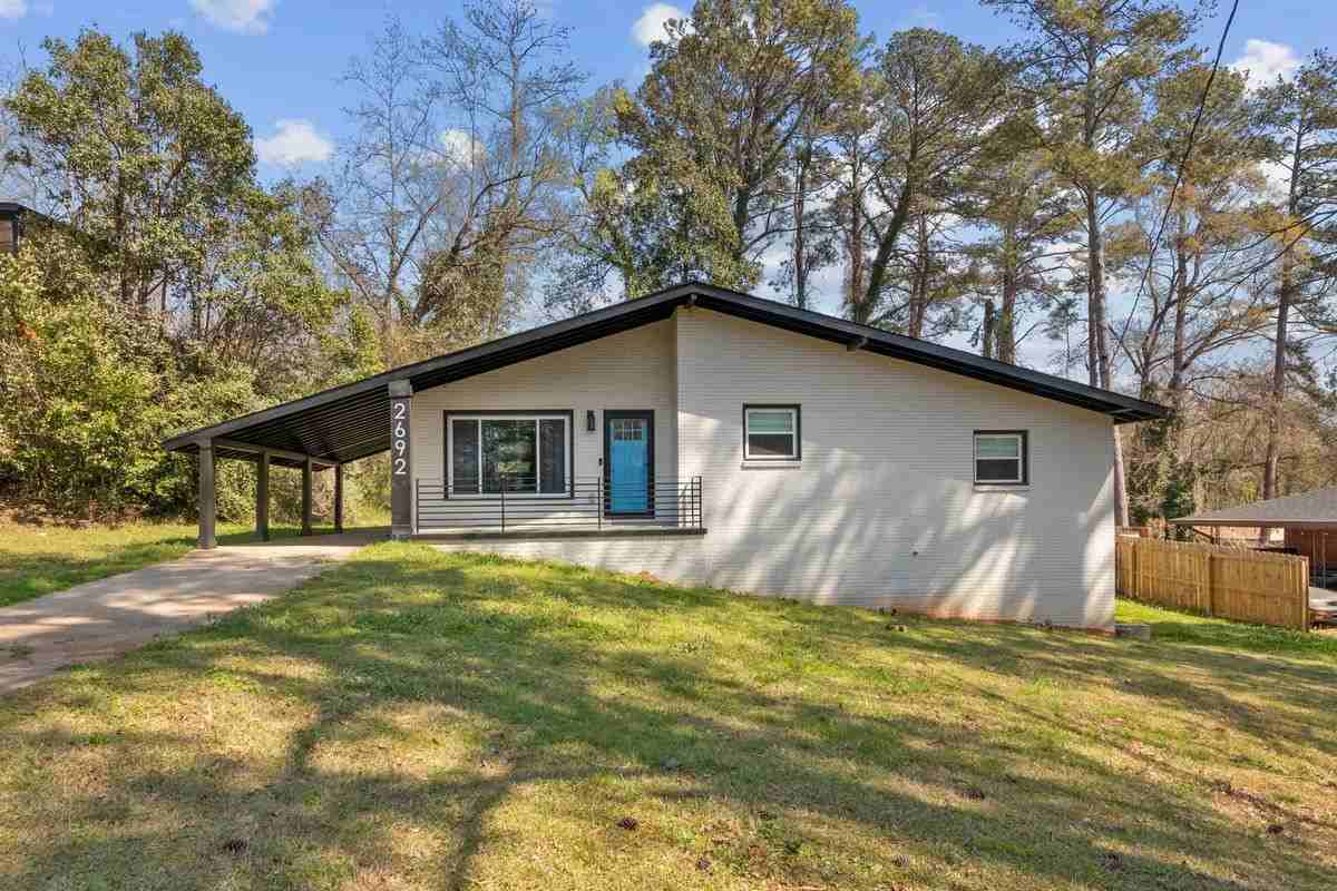 2692 Rockcliff Rd Se - Photo 2 of 21