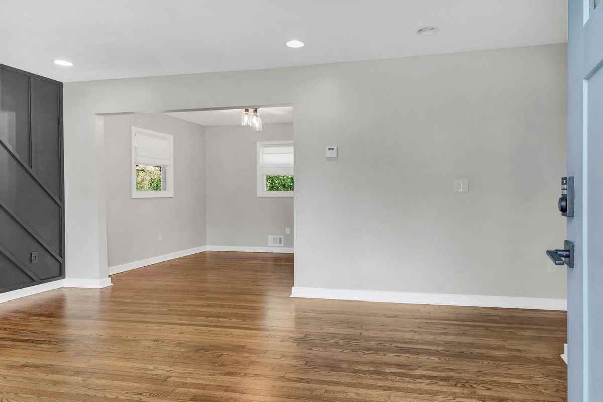 2692 Rockcliff Rd Se - Photo 3 of 21