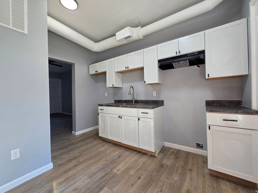 1501 Riverside Dr - Photo 2 of 7