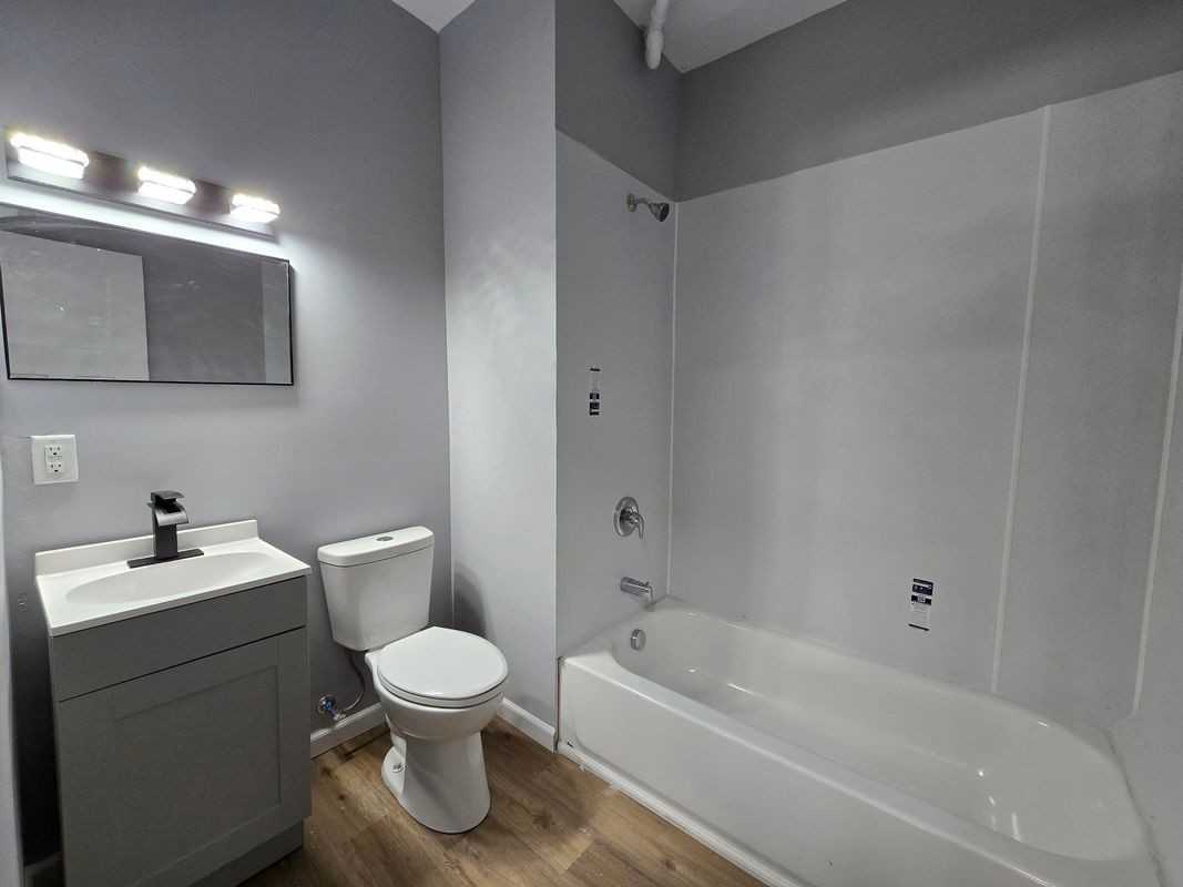 1501 Riverside Dr - Photo 4 of 7