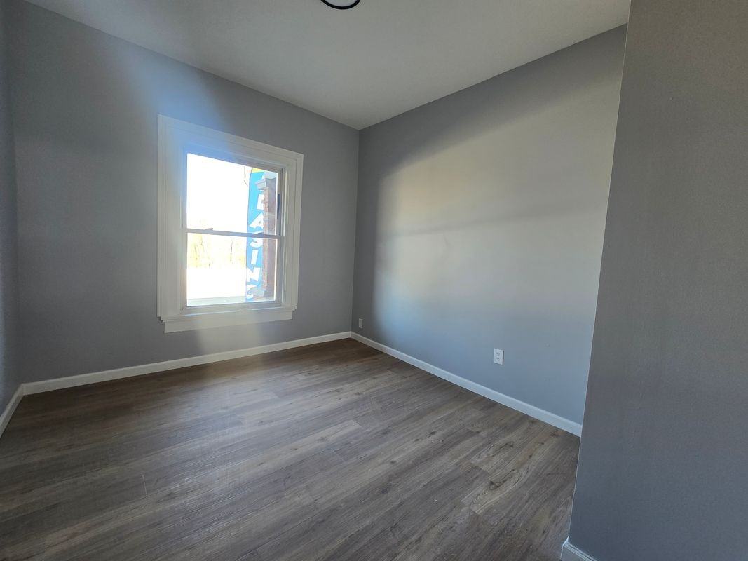 1501 Riverside Dr - Photo 5 of 7