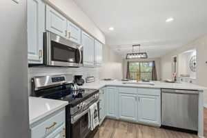 featured image of 412 Pinehurst Ln ##15-F