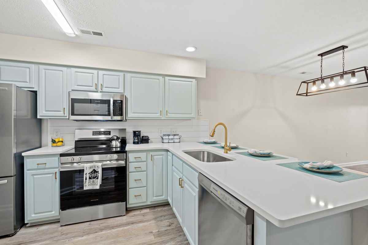 412 Pinehurst Ln - Photo 2 of 40