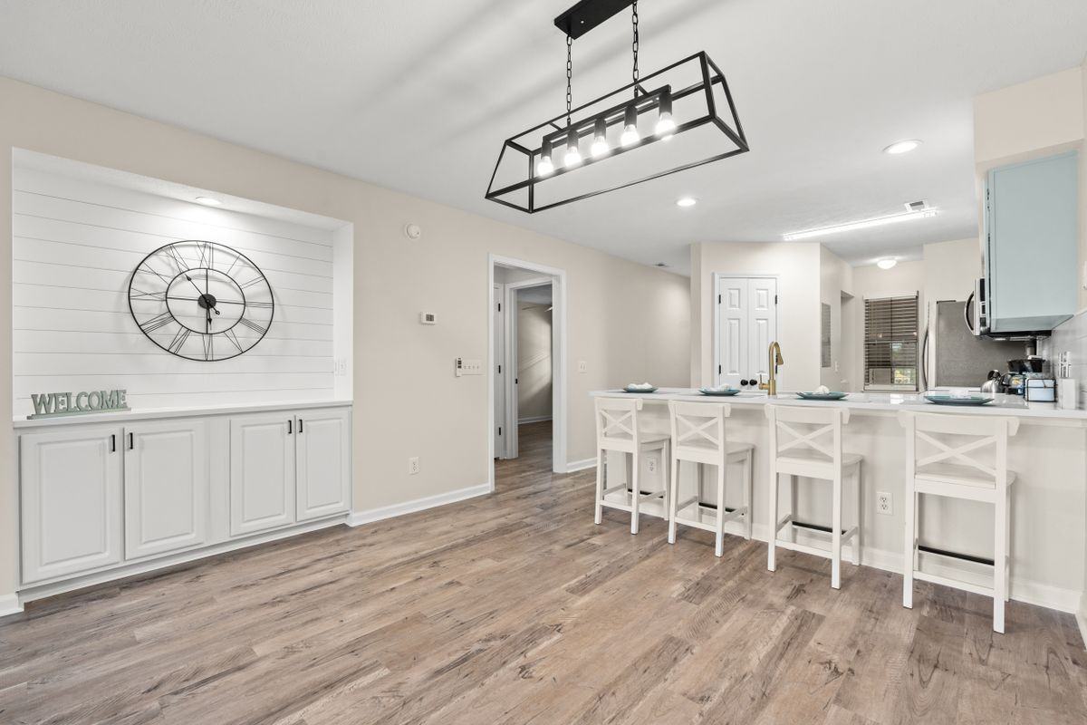 412 Pinehurst Ln - Photo 3 of 40