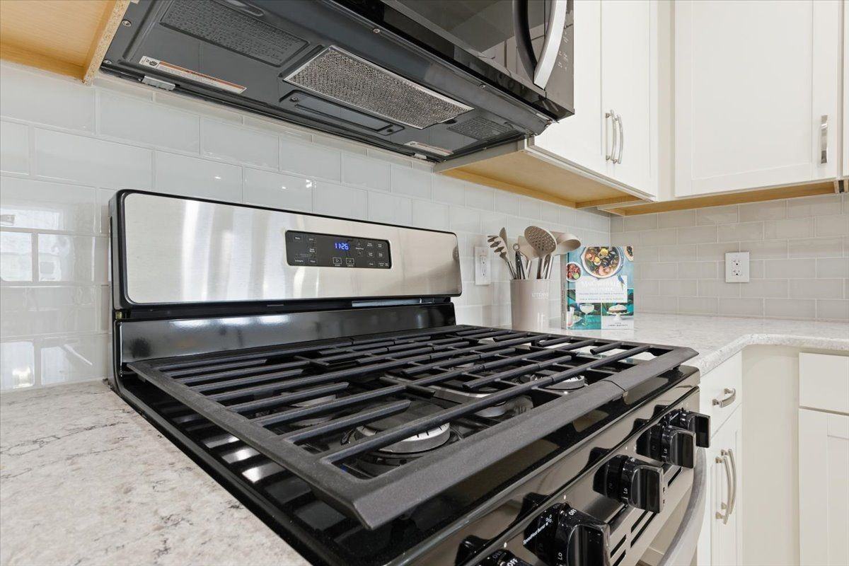 855 Weekend Ave - Photo 4 of 25