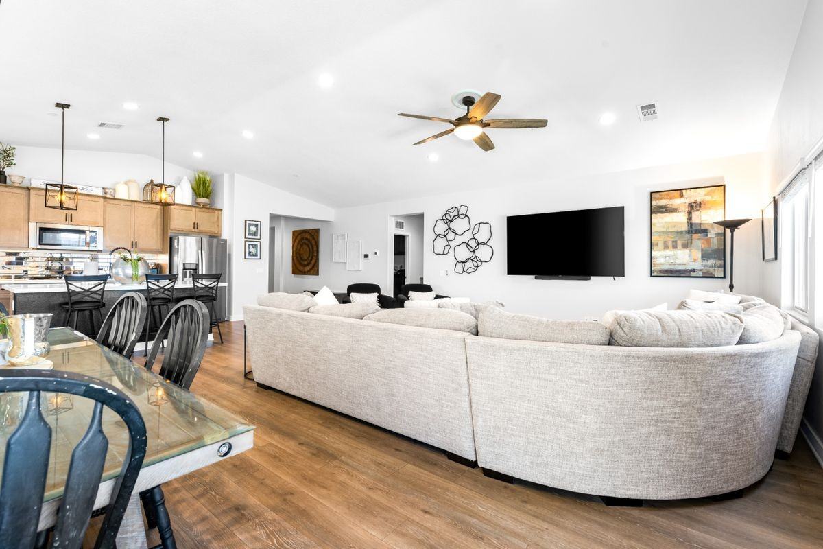 30716 Foxhollow Dr - Photo 2 of 3