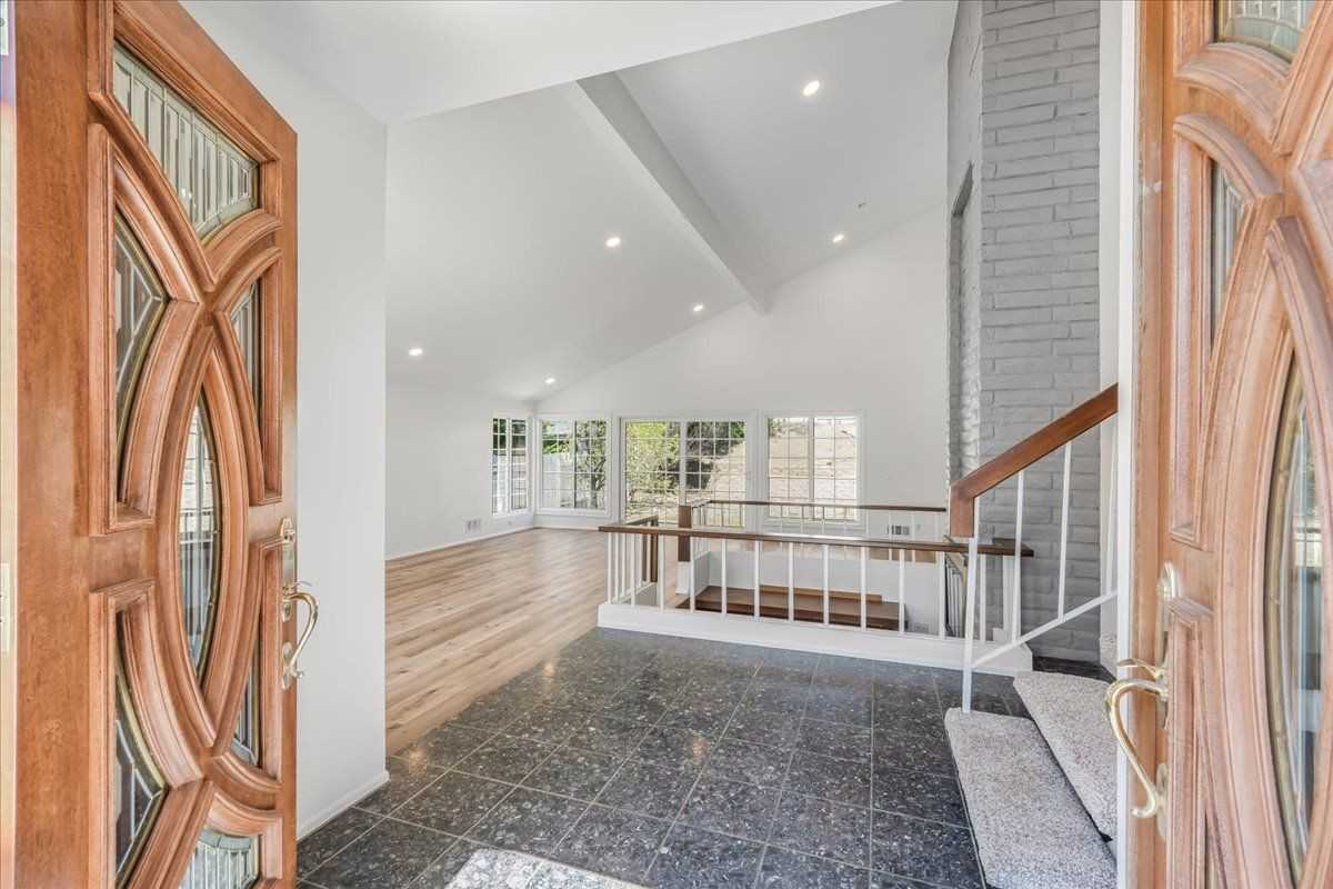 327 Bethany St - Photo 7 of 50