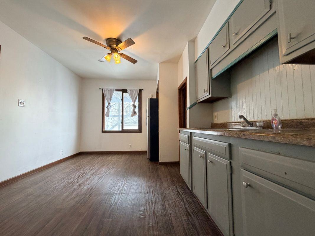 1030 Reaney Ave - Photo 7 of 12