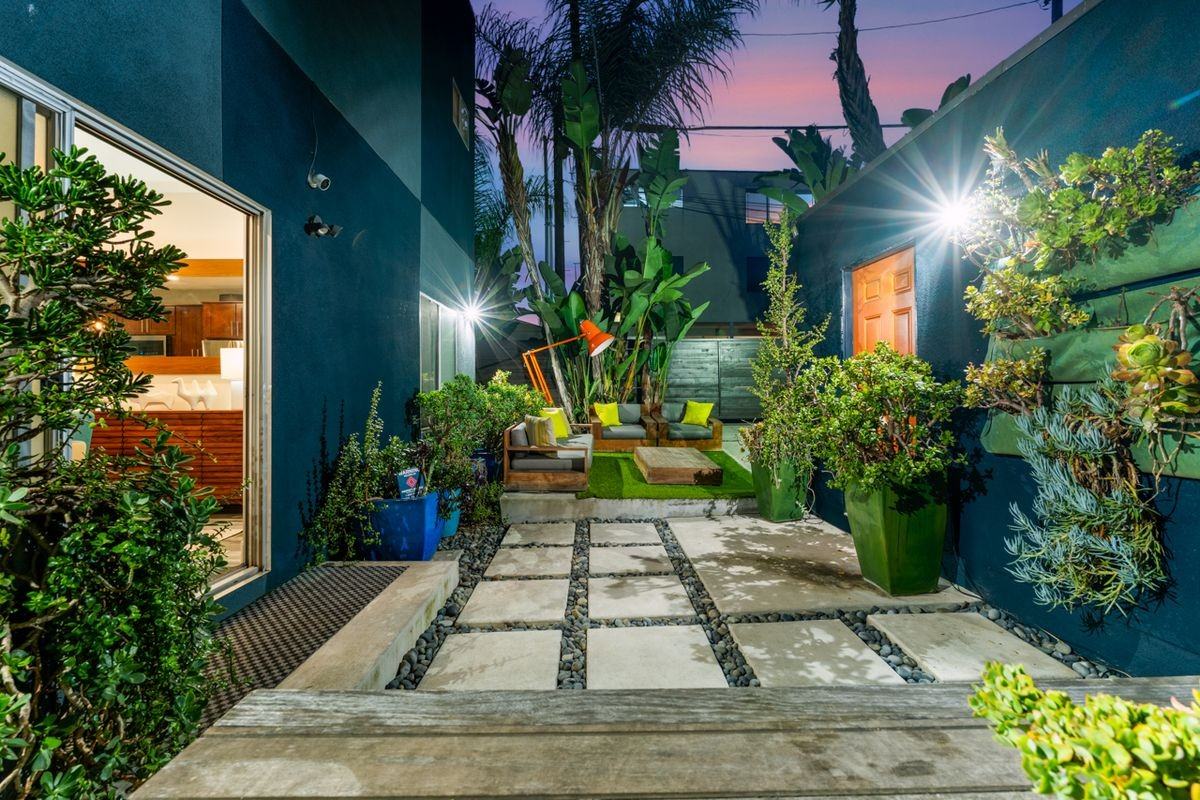 1928 Howard Ave - Photo 2 of 50