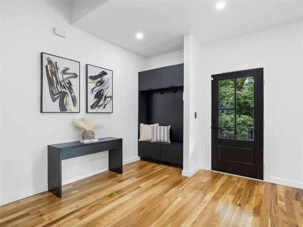 1065 Hubbard St Sw - Photo 2 of 20