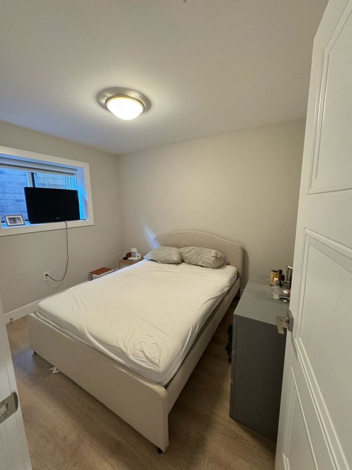 2240 Brookmount Avenue - Photo 5 of 6