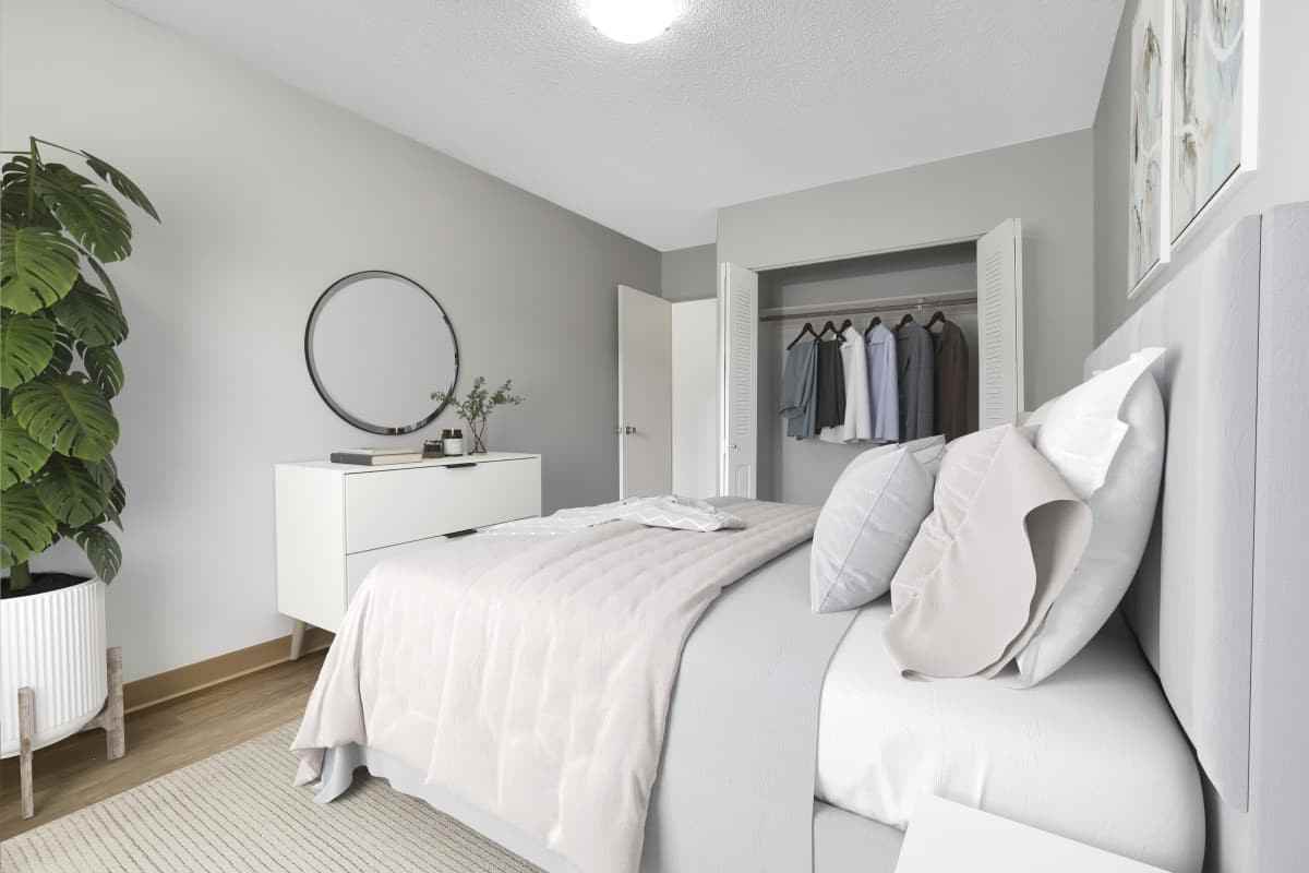 Hyland Manor Apartments - Photo 4 of 16