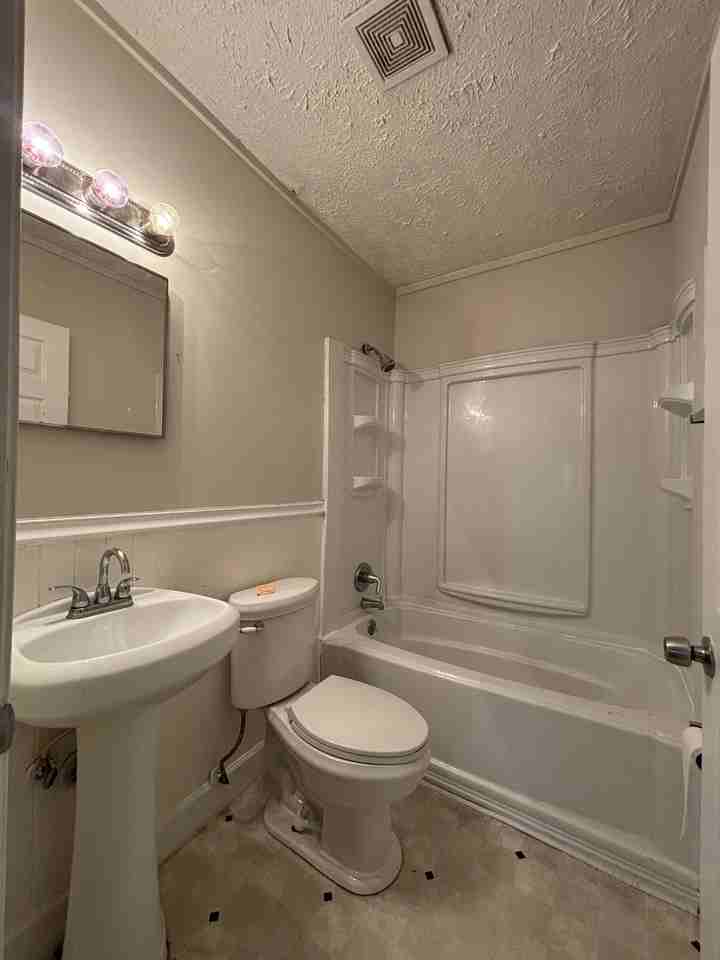 282 Windsor Dr - Photo 2 of 21