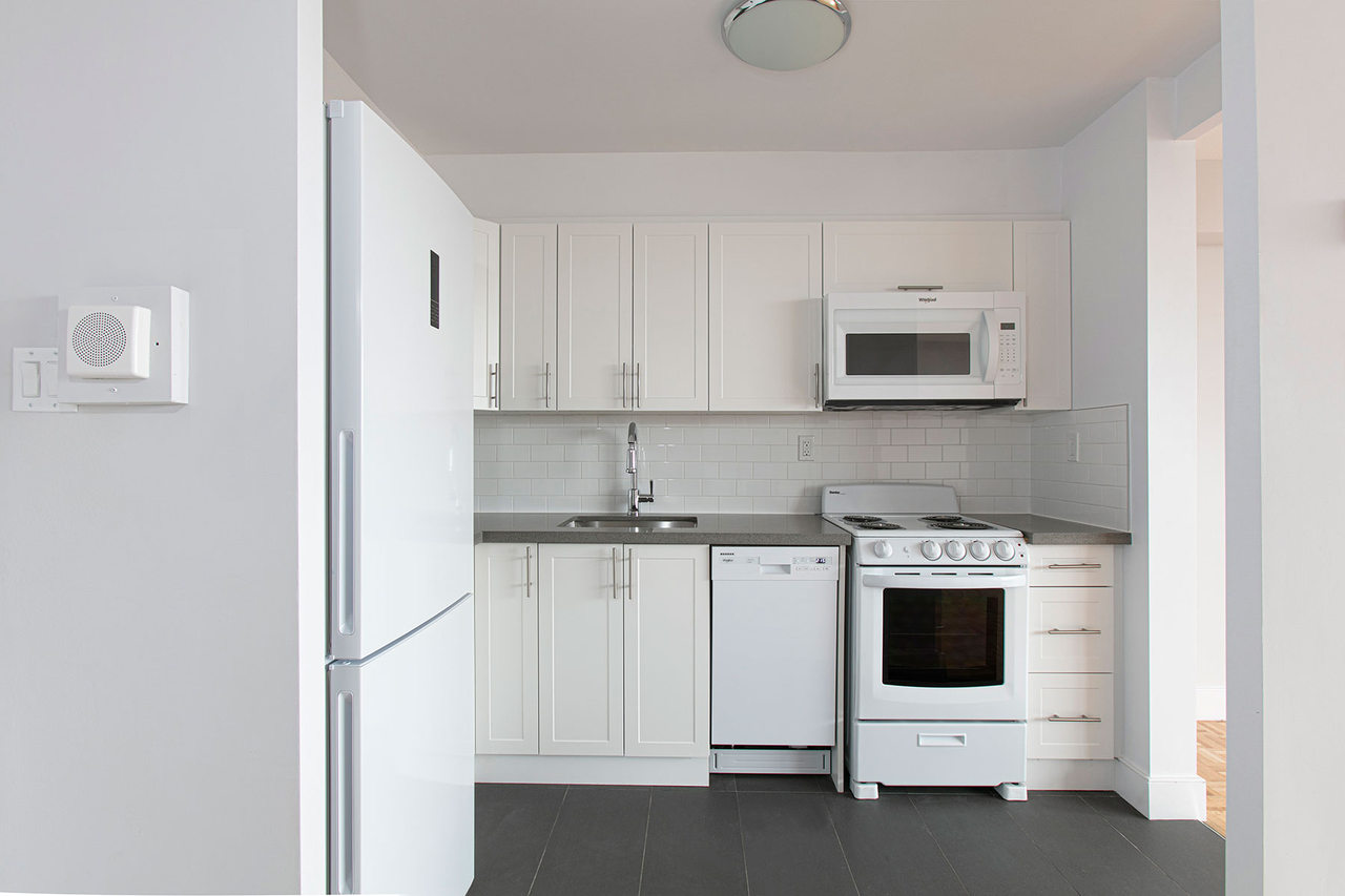 666 Spadina Ave - Photo 2 of 29